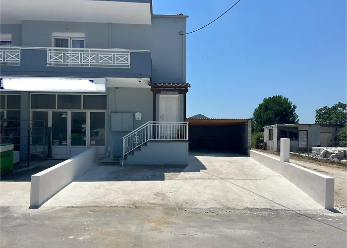 Tall House Néa Péramos